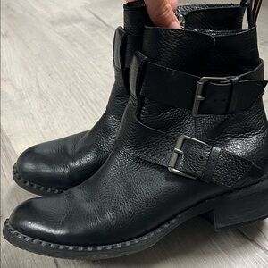 Women’s Gentle Souls Black Leather Buckle Moto Ankle Boots sz 7